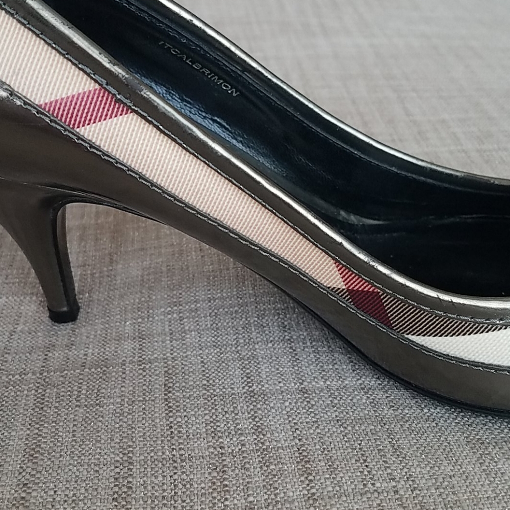 Burberry Made in Italy Iconic Print Pumps - Picture 8 of 11